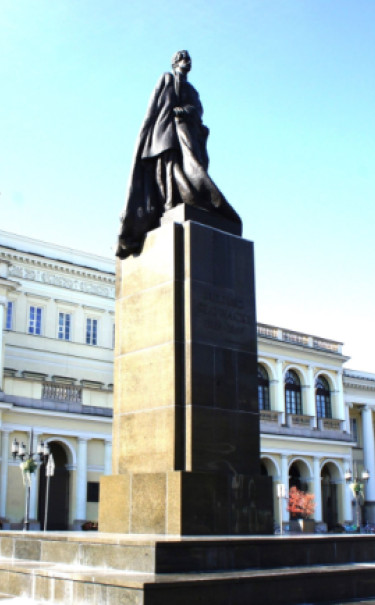 2. Juliusz Słowacki, pl. Bankowy